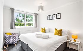 Niksa Serviced Accommodation - 3 Bedroom House