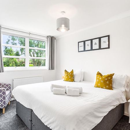 Niksa Serviced Accommodation - 3 Bedroom House Welwyn Garden City Exterior photo