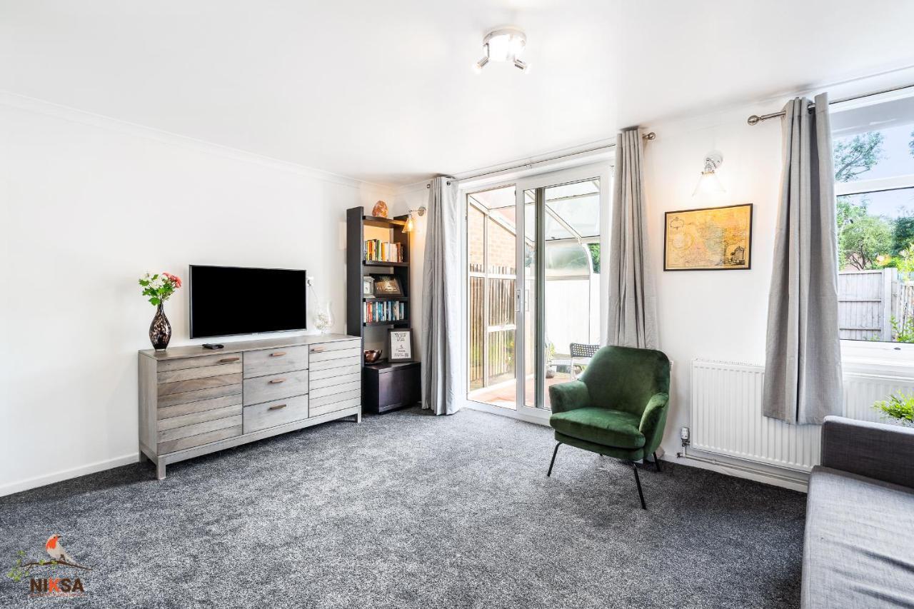 Niksa Serviced Accommodation - 3 Bedroom House Welwyn Garden City Exterior photo