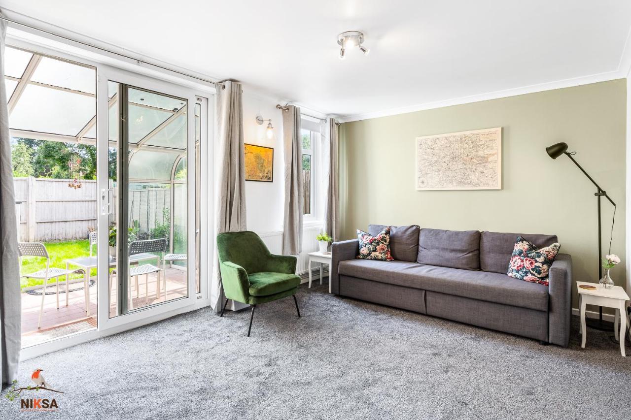 Niksa Serviced Accommodation - 3 Bedroom House Welwyn Garden City Exterior photo