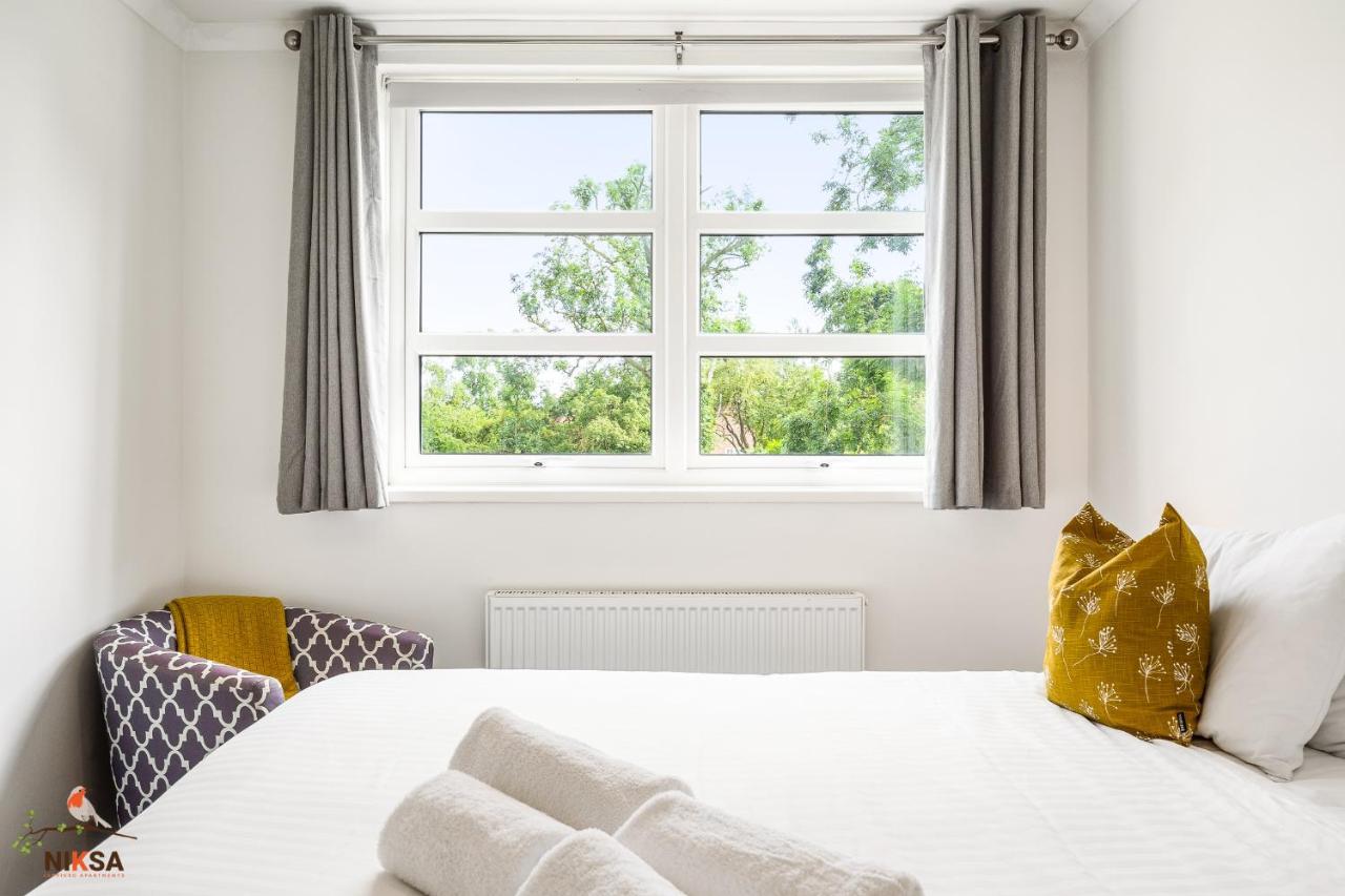 Niksa Serviced Accommodation - 3 Bedroom House Welwyn Garden City Exterior photo